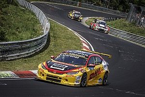 Onboard: így kerülte ki Coronel Michelisz törött kocsiját