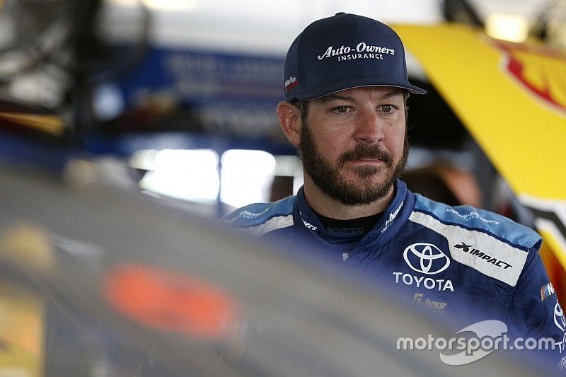 Truex rallies from pit penalty to finish third at Richmond