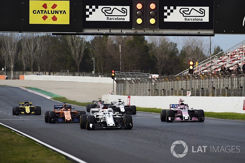 FIA развеяла опасения по поводу массовых завалов при рестартах с места