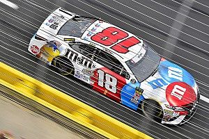 Kyle Busch centra a Charlotte la quarta vittoria della stagione