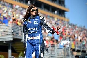 Danica Patrick, Haas-Stewart Racing'e veda etti