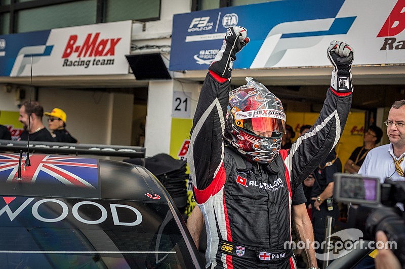 El Rey de Macao, Rob Huff, vuelve a ganar