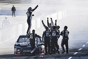 Bowyer regala un sorriso ad Haas e torna a vincere dopo 190 gare