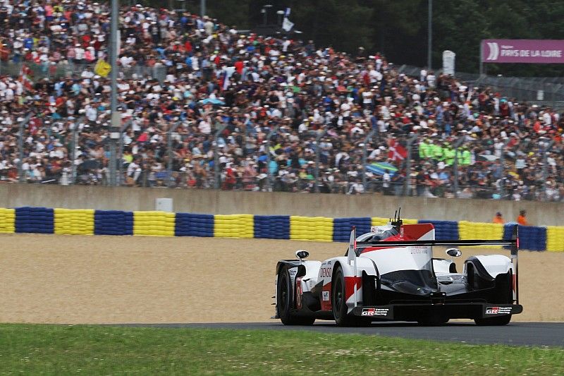 Le Mans 24 Saat - 17. Saat: Her iki Toyota da ceza aldı, #8 Toyota lider