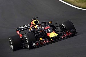 Ricciardo lidera manhã do primeiro dia de testes na Espanha