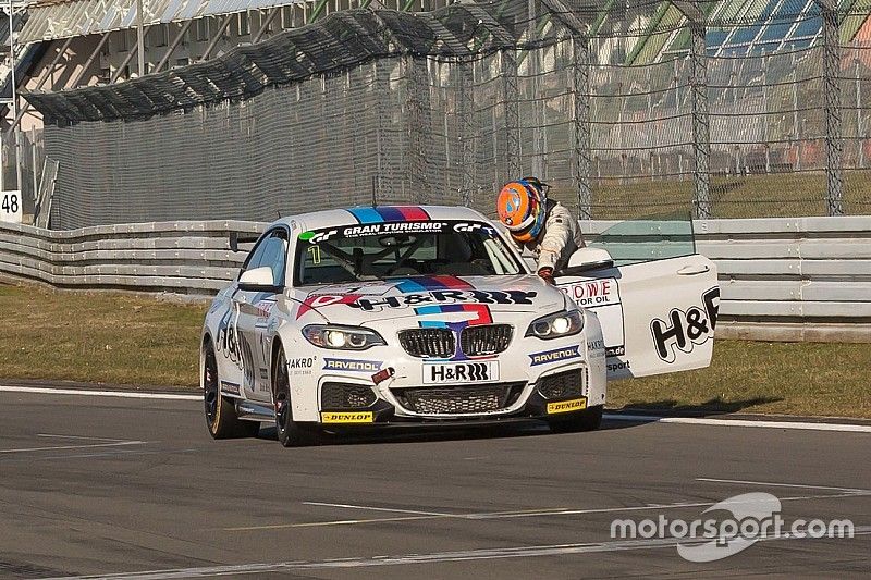 Michael Schrey, BMW pulls his car over the finish line