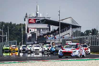 Huff urges BoP fixes after "terrible" Slovakia WTCR weekend
