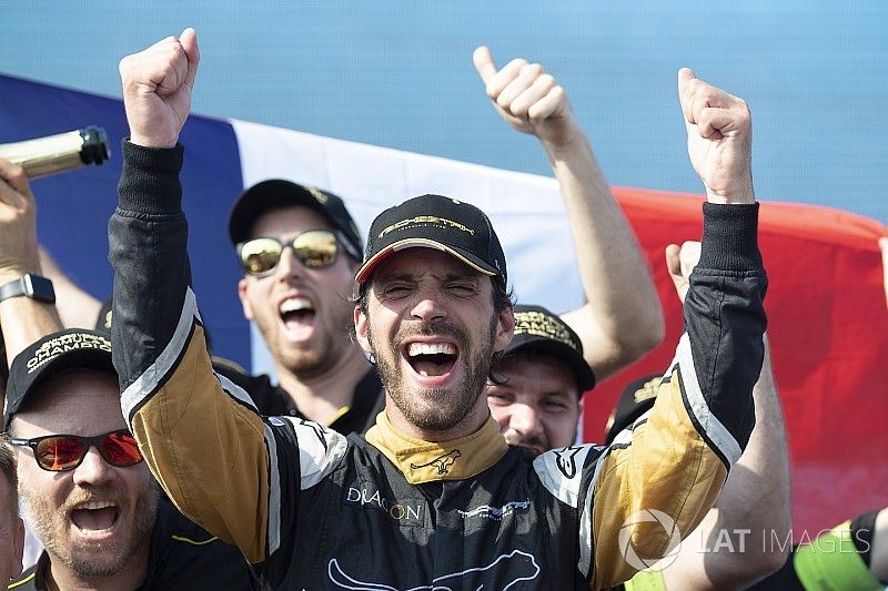 Jean-Eric Vergne, Techeetah, celebrates with his team on the podium