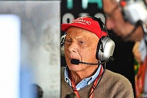 Mundo do automobilismo presta homenagem a Niki Lauda