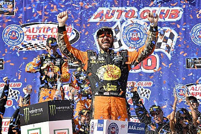 Martin Truex Jr. protagoniza una jornada dominante en Fontana