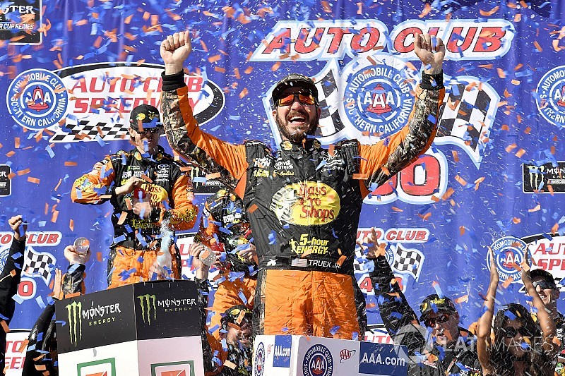 Martin Truex Jr. protagoniza una jornada dominante en Fontana
