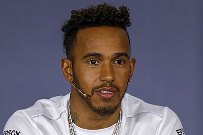 Hamilton stichelt gegen Rosberg: "Braucht wohl Schlagzeilen"