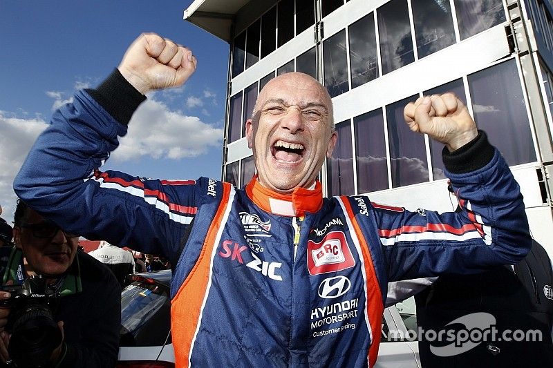 Il sogno di Tarquini: "Hyundai fantastica, spero di continuare così"