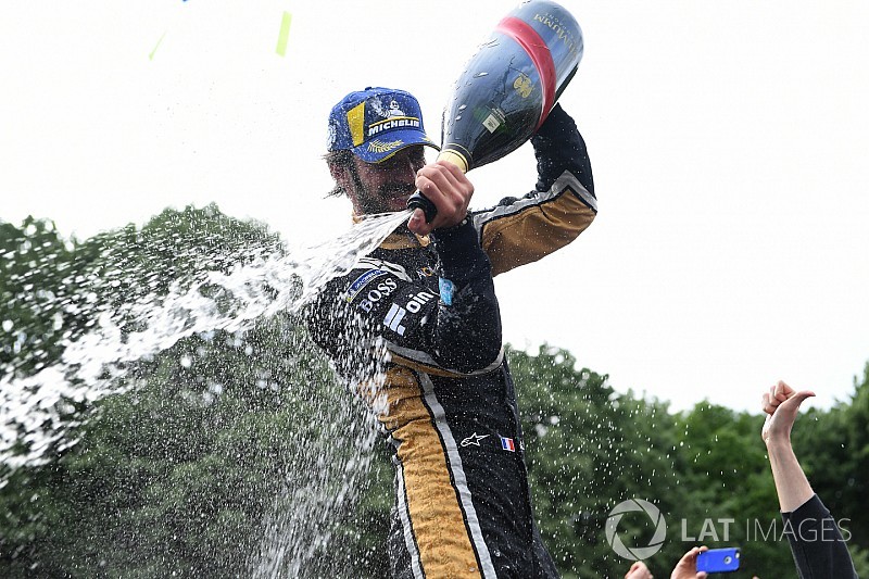 Rengeteg kép a Formula E izgalmas francia versenyéről