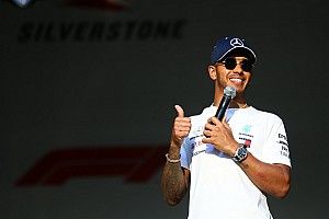 Lewis Hamilton renueva con Mercedes