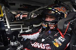 Clint Bowyer knew he was "in trouble" while leading at Dover