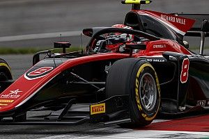 Russell se impone en Austria; Merhi y Markelov dan espectáculo