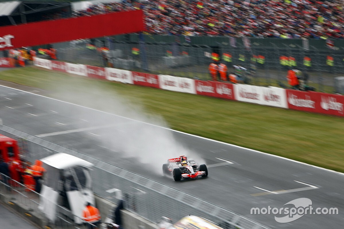 Kijktip van de dag: Masterclass Hamilton op nat Silverstone