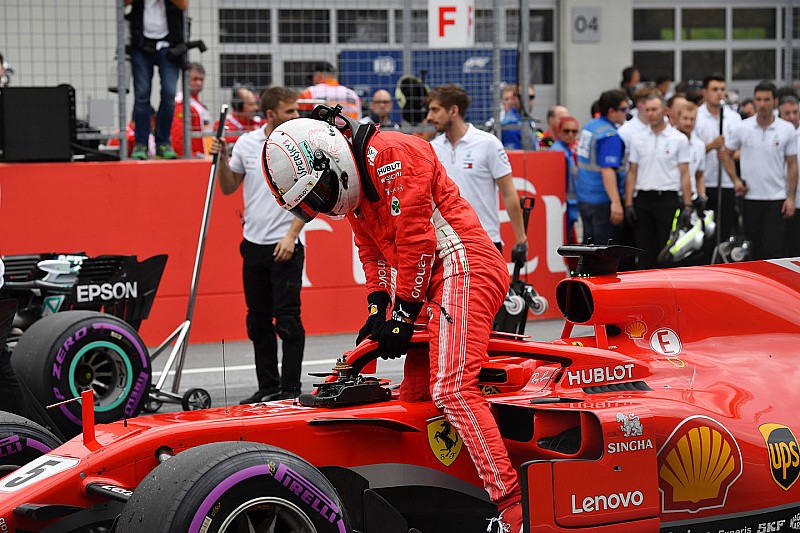 Vettel pierde tres posiciones en la parrilla en Austria