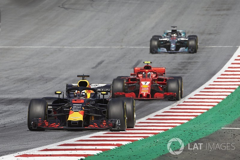 Ricciardo: Mercedes looks vulnerable now