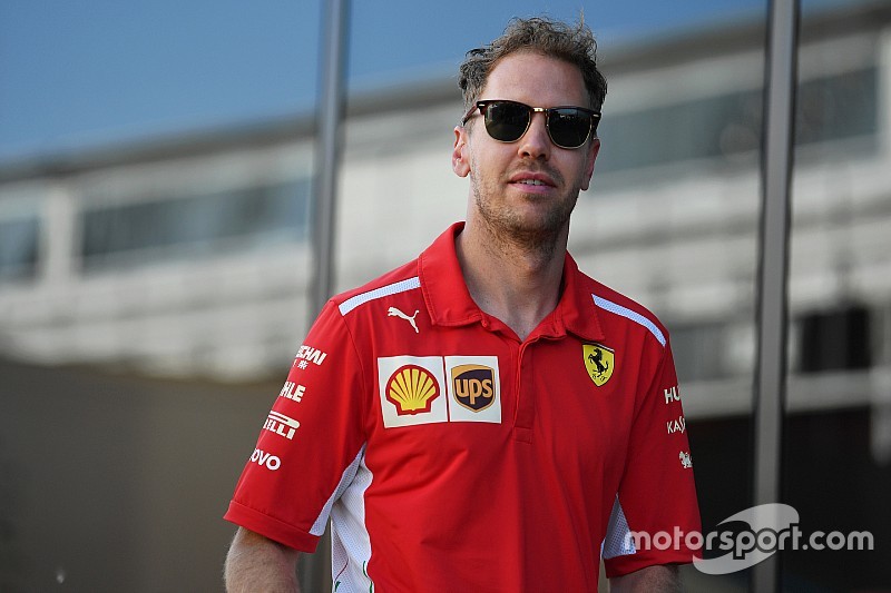 Vettel úgy véli, a "szelfizés nem normális"
