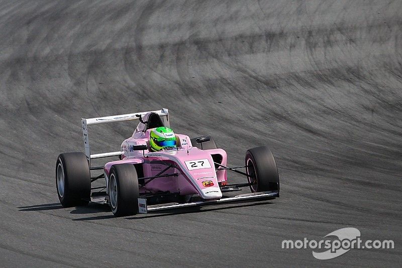 David Schumacher az első hét formula-versenyén hatszor állt dobogóra