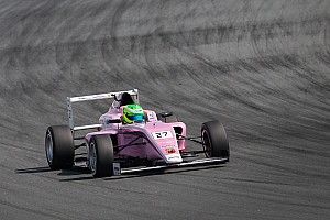 David Schumacher az első hét formula-versenyén hatszor állt dobogóra