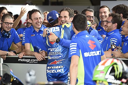 Rins hace que Suzuki olvide a Viñales