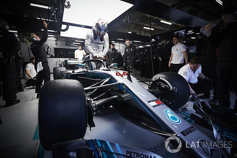 Неспособность Mercedes совладать с шинами озадачила Хэмилтона