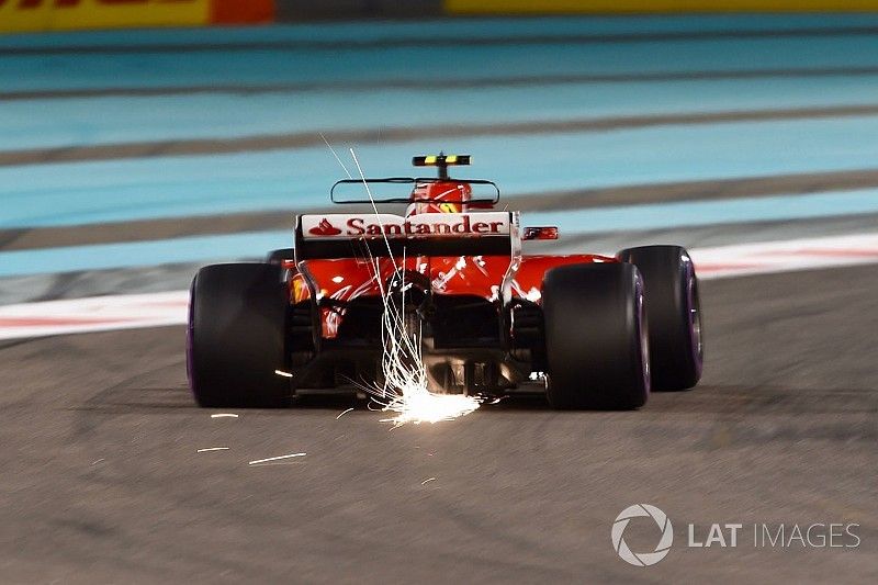 Kimi Raikkonen, Ferrari SF70H sparks