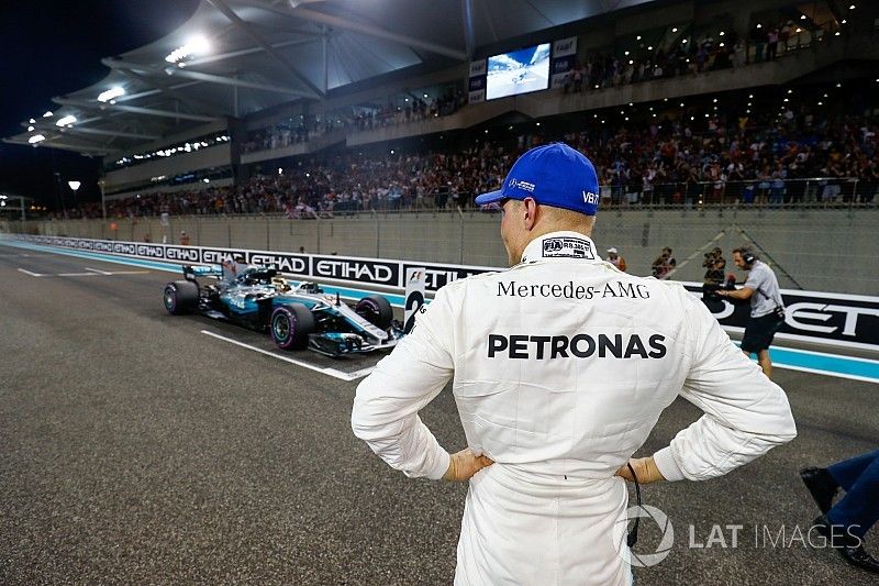 ganador de la pole Valtteri Bottas, Mercedes AMG F1