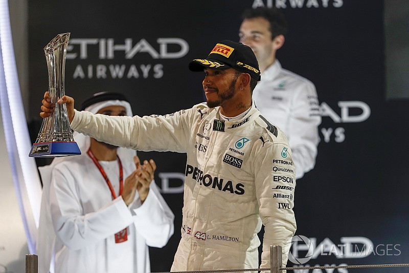 Hamilton parabeniza Bottas por vitória: “Tentei de tudo”