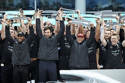 Mercedes, Hamilton ve Raikkonen Laureus'a aday gösterildi