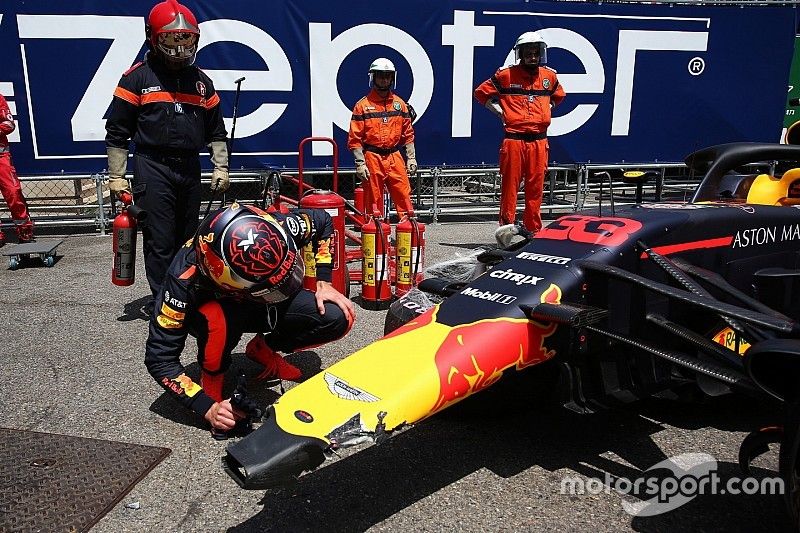 Max Verstappen, Red Bull Racing RB14 na crash