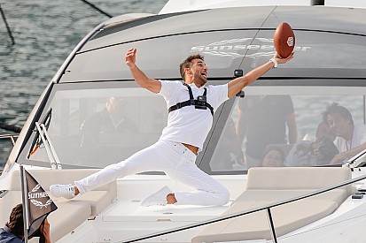 VIDEO: Tom Brady lanza un pase completo a Daniel Ricciardo