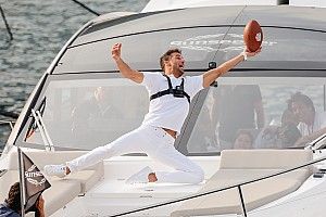VIDEO: Tom Brady lanza un pase completo a Daniel Ricciardo