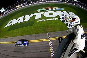 Dale Earnhardt Jr. wins Duel #1