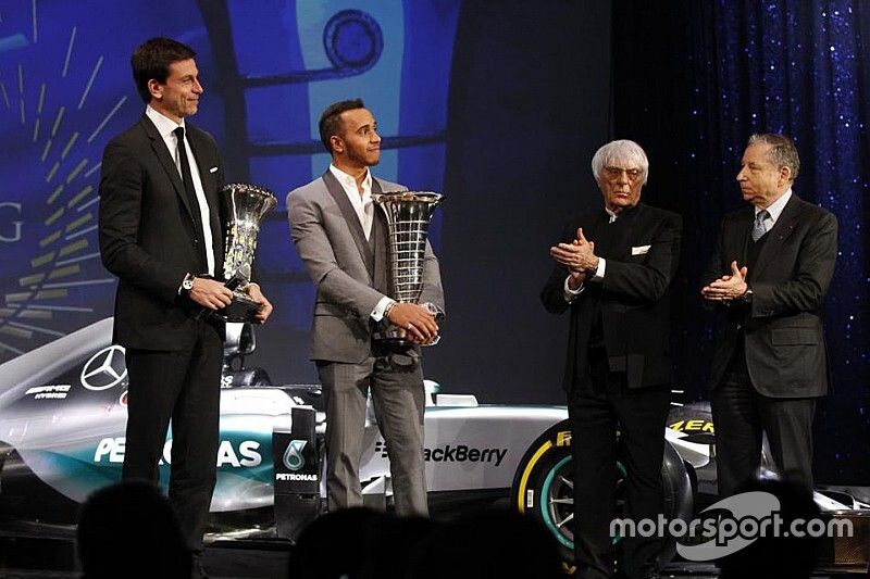Ecclestone megregulázta Hamilton tevékenységeit is