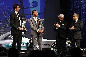 Ecclestone megregulázta Hamilton tevékenységeit is