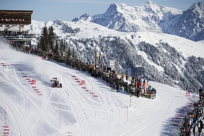 VIDEO: Verstappen se divierte con el Red Bull en la nieve