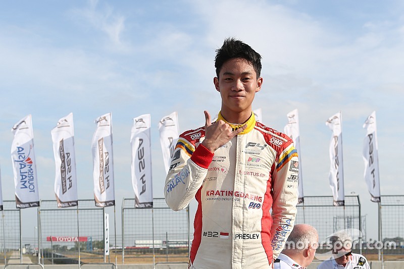 F4/SEA Buriram: Presley dominasi Race 3, Keanon P7