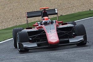 Mercedes-junior Russell het snelst op eerste GP3-testdag