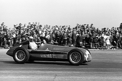 Video: 1950'den bu yana F1 araçlarının gelişimi
