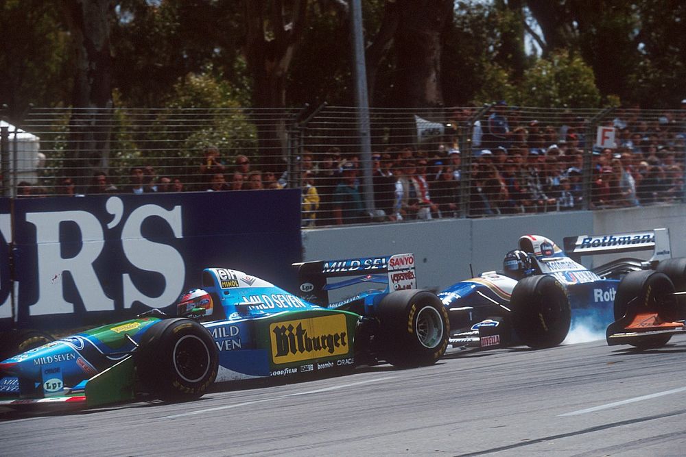 Damon Hill, Williams FW16B Renault locks up under braking and nearly hits Michael Schumacher, Benetton B194 Ford