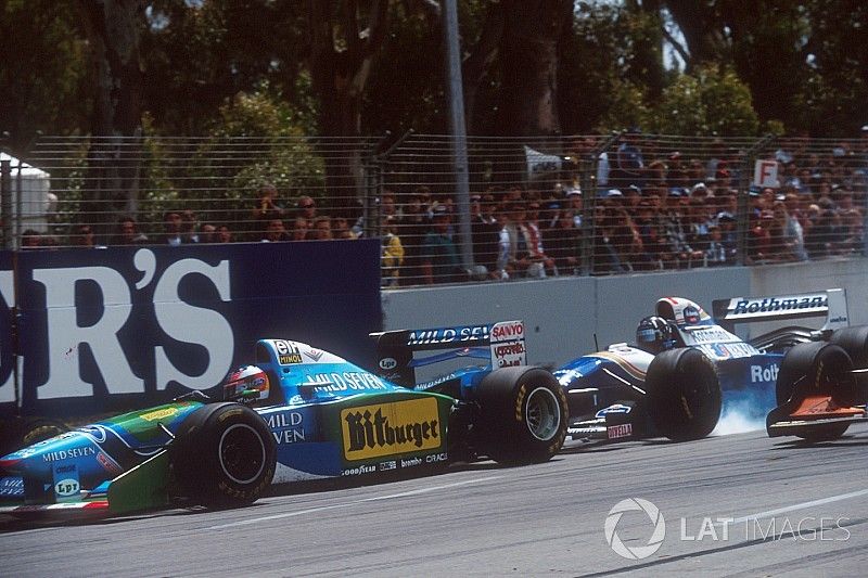 Damon Hill, Williams FW16B Renault locks up under braking and nearly hits Michael Schumacher, Benett