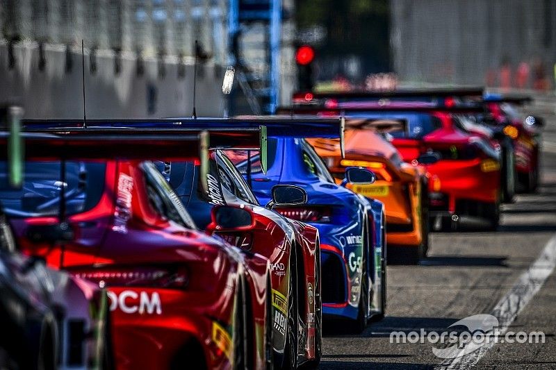 #16 Black Falcon,  Mercedes-AMG GT3: Oliver Morley, Miguel Toril, Manuel Metzger