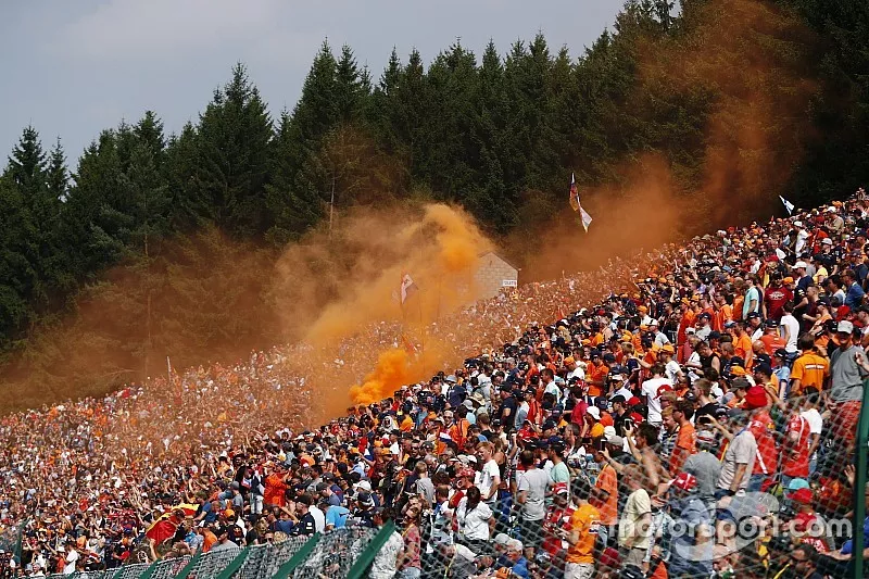 Nederlandse fans verzorgen de sfeer