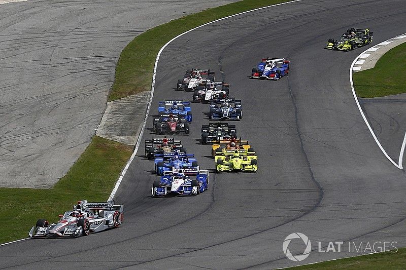 Will Power, Team Penske Chevrolet leads at the start