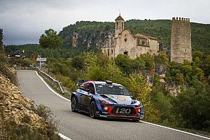 ES14 à 16 - Neuville heurte une pierre et abandonne !