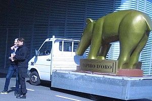 La Ferrari riceve il Tapiro d'Oro da Striscia la Notizia per non aver vinto il titolo mondiale 2018 di F1